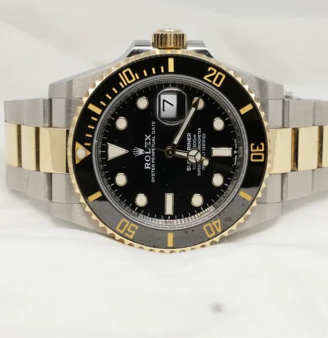 Rolex Submariner Date — Detail