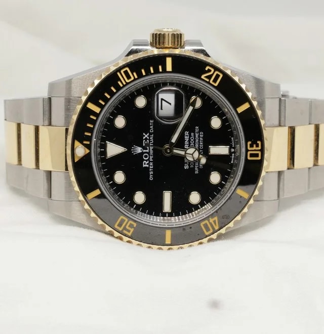 Rolex Submariner Date — Detail